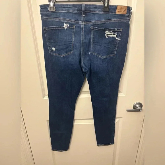 American Eagle Distressed Jeans - Picture 4 of 7